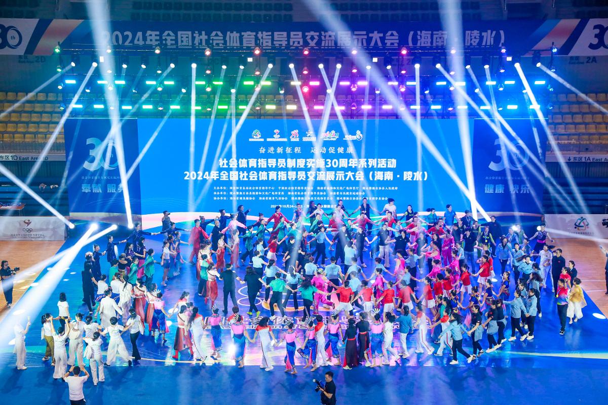 中场核心连续突破防守制造机会