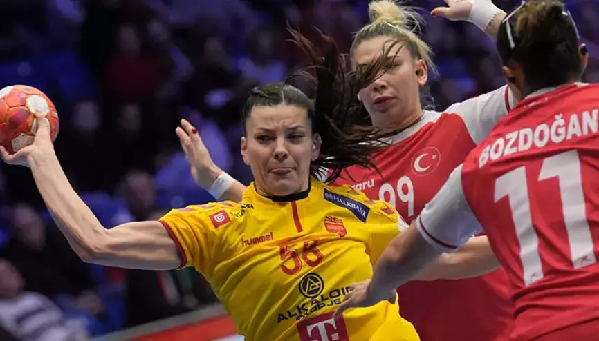 蒙托利沃：我不认为米兰能争冠，他们会和尤文、罗马争第四